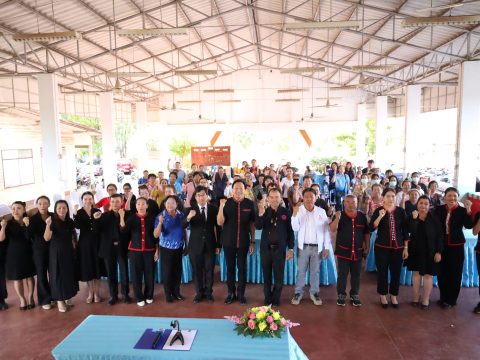 #ประชาสัมพันธ์เทศบาลตำบลพรรณานิคม📢 วันอังคารที่ 17 กุมภาพันธ์ พ.ศ. 2569 ดร.สุวัฒน์ สื่อกลาง นายกเทศมนตรีตำบลพรรณานิคม พร้อมคณะผู้บริหาร และพนักงานเทศบาลตำบลพรรณานิคม เข้าร่วมโครงการสร้างความเข้มแข็งเครือข่ายผู้บกพร่องทางจิตใจและพฤติกรรม เพื่อเสริมสร้างทักษะด้านการฝึกอาชีพและ #การประกอบอาชีพการทำปลาส้ม จัดโดย ชมรมเพื่อผู้บกพร่องทางจิตจังหวัดสกลนคร ได้รับการสนับสนุนงบประมาณจาก กองทุนส่งเสริมและพัฒนาคุณภาพชีวิตคนพิการเป็นเงินจำนวน 201,900 บาท ณ หอประชุมเทศบาลตำบลพรรณานิคม อำเภอพรรณานิคม จังหวัดสกลนคร