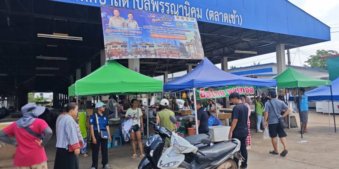 #ข่าวประชาสัมพันธ์เทศบาลตำบลพรรณานิคม วันพฤหัสบดี ที่ 21 พฤษภาคม พ.ศ. 2569 ดร. สุวัฒน์ สื่อกลาง นายกเทศมนตรีตำบลพรรณานิคม มอบหมายให้นายสุวิทย์ สื่อกลาง รองนายกเทศมนตรีตำบลพรรณานิคม พร้อมด้วย เจ้าหน้าที่กองคลัง ออกดำเนินการจัดล็อคตลาดโต้รุ่งใหม่ ณ บริเวณตลาดสดเทศบาลตำบลพรรณานิคม #ตลาดเช้า