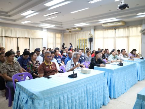#ข่าวประชาสัมพันธ์เทศบาลตำบลพรรณานิคม วันพุธ ที่ 20 พฤษภาคม 2569 ดร. สุวัฒน์ สื่อกลาง นายกเทศมนตรีตำบลพรรณานิคม พร้อมด้วยคณะผู้บริหาร ปลัดเทศบาลฯ รองปลัดเทศบาลฯ หัวหน้าส่วนราชการ และผู้ประกอบการจำหน่ายสินค้าในชุมชน ประชุมปรึกษาหารือเกี่ยวกับการจัดตลาดโต้รุ่ง เพื่อเป็นการกระตุ้นเศรษฐกิจในชุมชนและส่งเสริมอาชีพให้ประชาชนในท้องถิ่น และมีระเบียบในการใช้พื้นที่บริเวณหน้าตลาดสดเทศบาลตำบลพรรณานิคม #ตลาดเช้า ณ ห้องประชุมเทศบาลตำบลพรรณานิคม