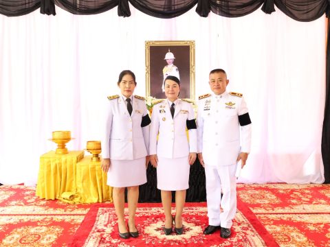 #ประชาสัมพันธ์เทศบาลตำบลพรรณานิคม วันเสาร์ ที่ 13 มิถุนายน พ.ศ. 2569 ดร.สุวัฒน์ สื่อกลาง นายกเทศมนตรีตำบลพรรณานิคม พร้อมด้วย สมาชิกสภาเทศบาลฯ หัวหน้าส่วนราชการ และประชาชนในพื้นที่ พร้อมกัน ณ วัดอุฒาจารย์ ตำบลพรรณา อำเภอพรรณานิคม จังหวัดสกลนคร ร่วมพิธีถวายน้ำสรงพระศพและลงนามถวายความอาลัย เบื้องหน้าพระรูป สมเด็จพระเจ้าลูกเธอ เจ้าฟ้าพัชรกิติยาภา นเรนทิราเทพยวดี กรมหลวงราชสาริณีสิริพัชร มหาวัชรราชธิดา เพื่อแสดงความจงรักภักดีและสำนึกในพระกรุณาธิคุณอย่างหาที่สุดมิได้