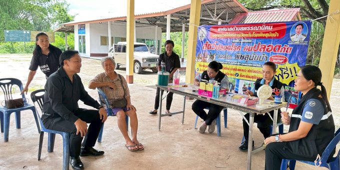 วันที่ 10 มิถุนายน 2569 ดร.สุวัฒน์ สื่อกลาง นายกเทศมนตรีตำบลพรรณานิคม มอบหมายให้ นางกัญญารัตน์ อุปสิทธิ์ รองปลัดเทศบาลฯ รักษาราชการแทน ผู้อำนวยการกองสาธารณสุขฯ และเจ้าหน้าที่กองสาธารณสุขฯ ได้ออกพื้นที่ดำเนินการตามโครงการสัตว์ปลอดโรค คนปลอดภัย จากโรคพิษสุนัขบ้า ประจำปีงบประมาณ 2569 ณ บริเวณหอปู่ตา หมู่ 6 ชุมชนน้ำอูนรุ่งเรือง เพื่อดำเนินการฉีดวัคซีนป้องกันโรคพิษสุนัขบ้าให้กับ สุนัขและแมว ในหมู่ที่ 6 บ้านโคกสุวรรณ การนี้ ทางคณะผู้บริหาร ร่วมลงพื้นที่ของหมู่ 6 บ้านโคกสุวรรณอีกด้วย