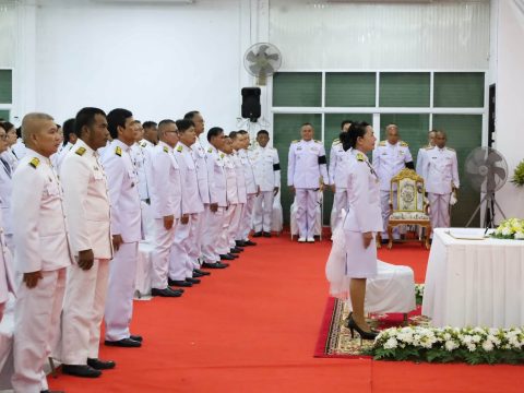#ประชาสัมพันธ์เทศบาลตำบลพรรณานิคม วันอังคารที่ 28 กรกฎาคม 2569 ดร.สุวัฒน์ สื่อกลาง นายกเทศมนตรีตำบลพรรณานิคม มอบหมายให้นายสุวิทย์ สื่อกลาง รองนายกเทศมนตรีตำบลพรรณานิคม พร้อมด้วย คณะผู้บริหาร ปลัดเทศบาล ผู้อำนวยการกองช่าง พนักงานเทศบาลตำบลพรรณานิคม เข้าร่วมพิธีเจริญพระพุทธมนต์ ทำบุญตักบาตรถวายพระราชกุศล และพิธีลงนามถวายพระพรชัยมงคล ในกิจกรรมเฉลิมพระเกียรติพระบาทสมเด็จพระเจ้าอยู่หัว เนื่องในโอกาสวันเฉลิมพระชนมพรรษา 28 กรกฎาคม 2569 เพื่อเป็นการแสดงความจงรักภักดีและสำนึกในพระมหากรุณาธิคุณในพระบาทสมเด็จพระเจ้าอยู่หัว ณ หอประชุมอำเภอพรรณานิคม(หลังใหม่) อำเภอพรรณานิคม จังหวัดสกลนคร