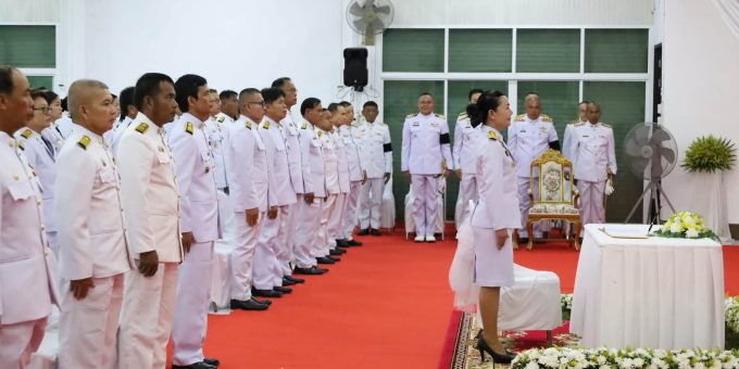 #ประชาสัมพันธ์เทศบาลตำบลพรรณานิคม วันอังคารที่ 28 กรกฎาคม 2569 ดร.สุวัฒน์ สื่อกลาง นายกเทศมนตรีตำบลพรรณานิคม มอบหมายให้นายสุวิทย์ สื่อกลาง รองนายกเทศมนตรีตำบลพรรณานิคม พร้อมด้วย คณะผู้บริหาร ปลัดเทศบาล ผู้อำนวยการกองช่าง พนักงานเทศบาลตำบลพรรณานิคม เข้าร่วมพิธีเจริญพระพุทธมนต์ ทำบุญตักบาตรถวายพระราชกุศล และพิธีลงนามถวายพระพรชัยมงคล ในกิจกรรมเฉลิมพระเกียรติพระบาทสมเด็จพระเจ้าอยู่หัว เนื่องในโอกาสวันเฉลิมพระชนมพรรษา 28 กรกฎาคม 2569 เพื่อเป็นการแสดงความจงรักภักดีและสำนึกในพระมหากรุณาธิคุณในพระบาทสมเด็จพระเจ้าอยู่หัว ณ หอประชุมอำเภอพรรณานิคม(หลังใหม่) อำเภอพรรณานิคม จังหวัดสกลนคร
