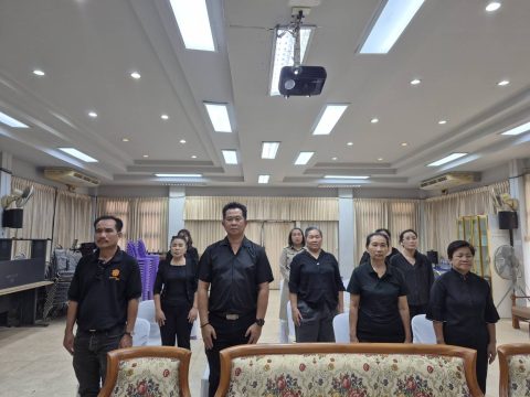 #ข่าวประชาสัมพันธ์เทศบาลตำบลพรรณานิคม วันจันทร์ ที่ 27 กรกฎาคม พ.ศ. 2569 ดร. สุวัฒน์ สื่อกลาง นายกเทศมนตรีตำบลพรรณานิคม มอบหมายให้นางนิสาชล ราชัย เลขานุการนายกเทศมนตรี และนางรัชฎาภรณ์ อุ่นสากล ที่ปรึกษานายกเทศมนตรี พร้อมด้วยสมาชิกสภาฯ เจ้าหน้าที่เทศบาลตำบลพรรณานิคม เข้าร่วมกิจกรรมพิธีเจริญพระพุทธมนต์ และบำเพ็ญจิตภาวนา ออนไลน์ ระบบ Zoom Cloud Meeting ถ่ายทอดสดจากศูนย์กลางพิธีฯ วัดเขียน เขตพระอารามหลวง อำเภอธัญบุรี จังหวัดปทุมธานี เนื่องในวันเฉลิมพระชนมพรรษาพระบาทสมเด็จพระวชิรเกล้าเจ้าอยู่หัว ณ ห้องประชุมเทศบาลตำบลพรรณานิคม ตำบลพรรณา อำเภอพรรณานิคม จังหวัดสกลนคร